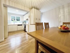 Kitchen breakfast room- click for photo gallery